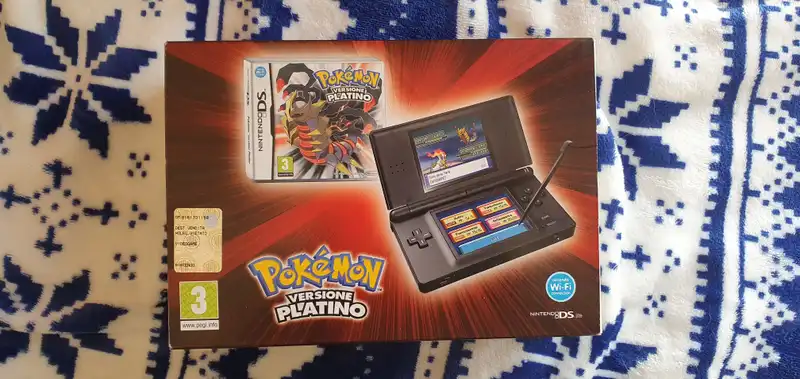  Nintendo DS Lite Pokémon Platino Bundle