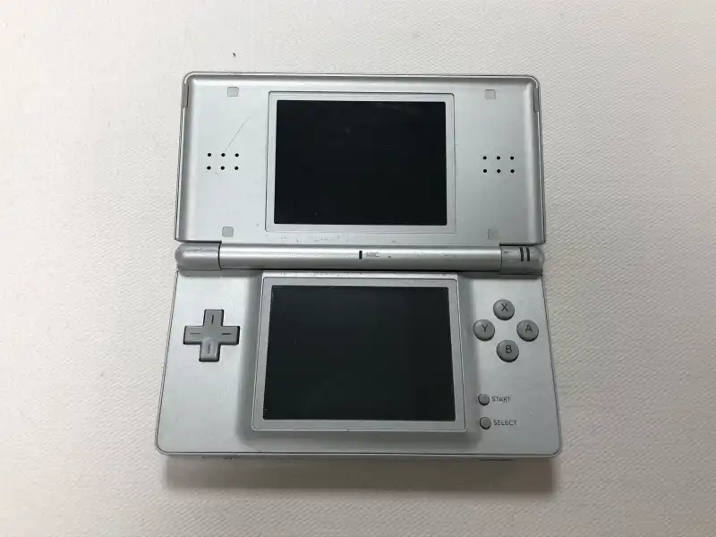 Nintendo DS Lite Silver Console [KOR] - Consolevariations