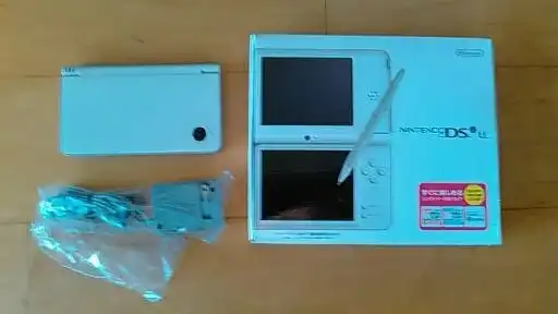 Nintendo DSi LL White Console - Consolevariations