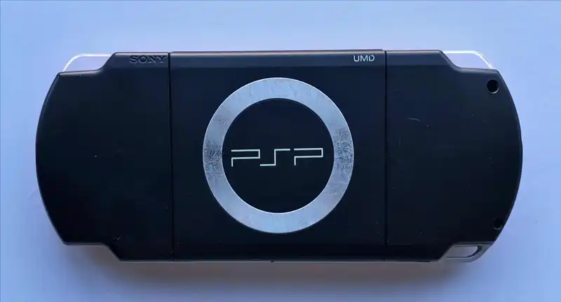 Sony PSP 2000 Spiderman Console - Consolevariations