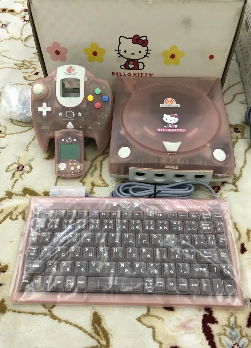 Sega Dreamcast Hello Kitty Clear Pink selling VMU