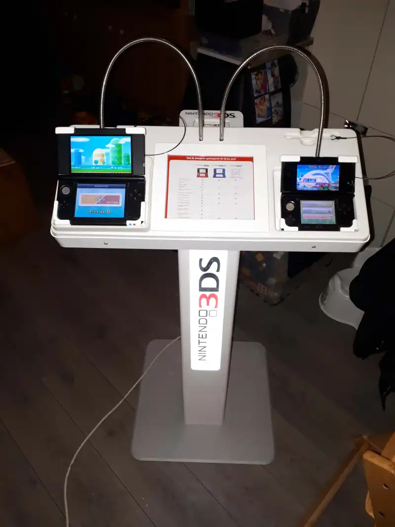  Nintendo 3DS + 3DS XL Kiosk