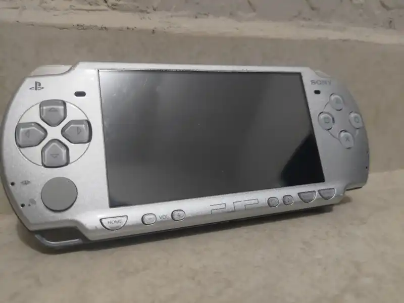 Sony PSP Slim & Lite Handheld Game Console - Ice Silver