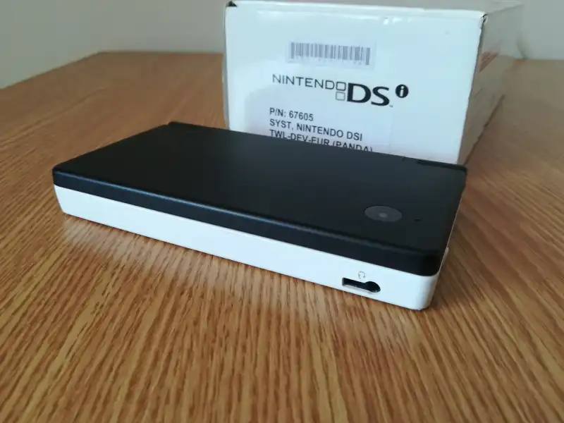 RELEASE] Nintendo DSi Development Units, with a hint of classrooms and  mangas