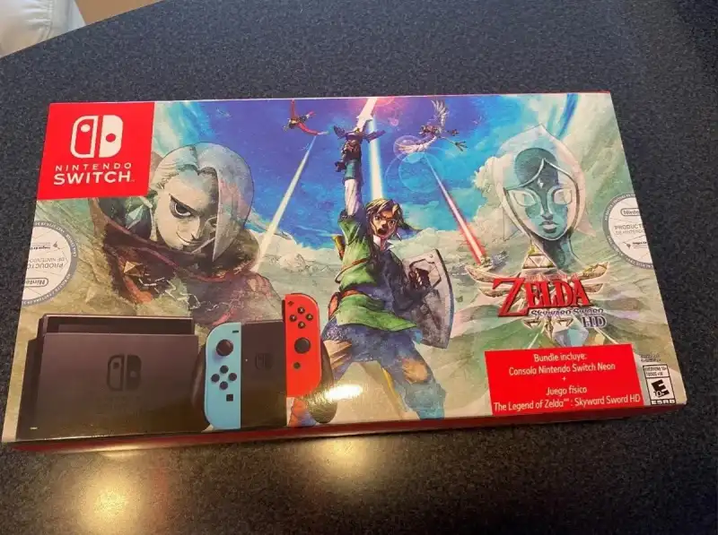 Nintendo Pack Switch OLED Blanca + The Legend of Zelda: Skyward Sword HD
