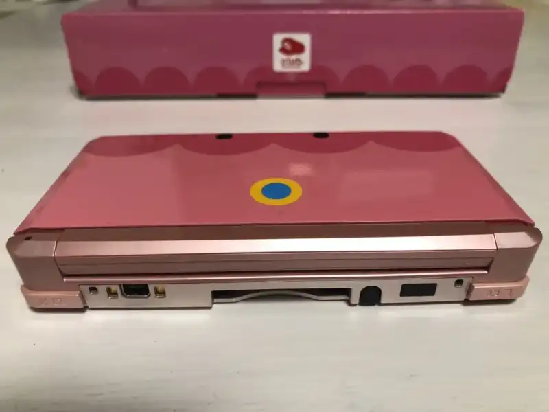 Nintendo 3DS Club Nintendo Peach Console [EU] - Consolevariations