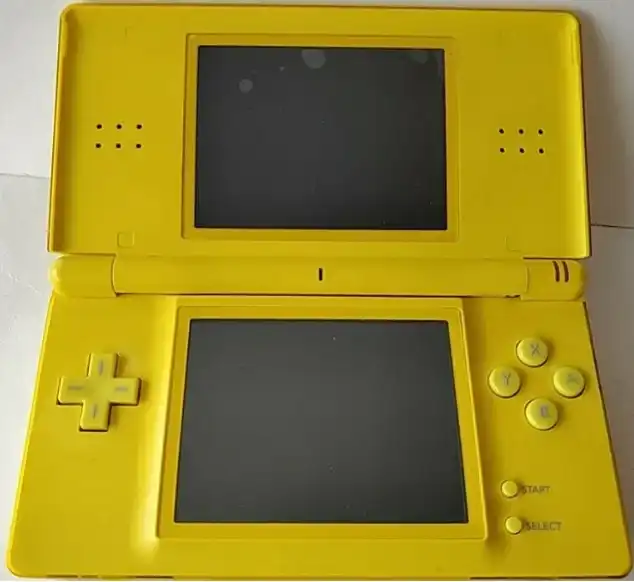 Nintendo 2024 DS Lite (pikachu)