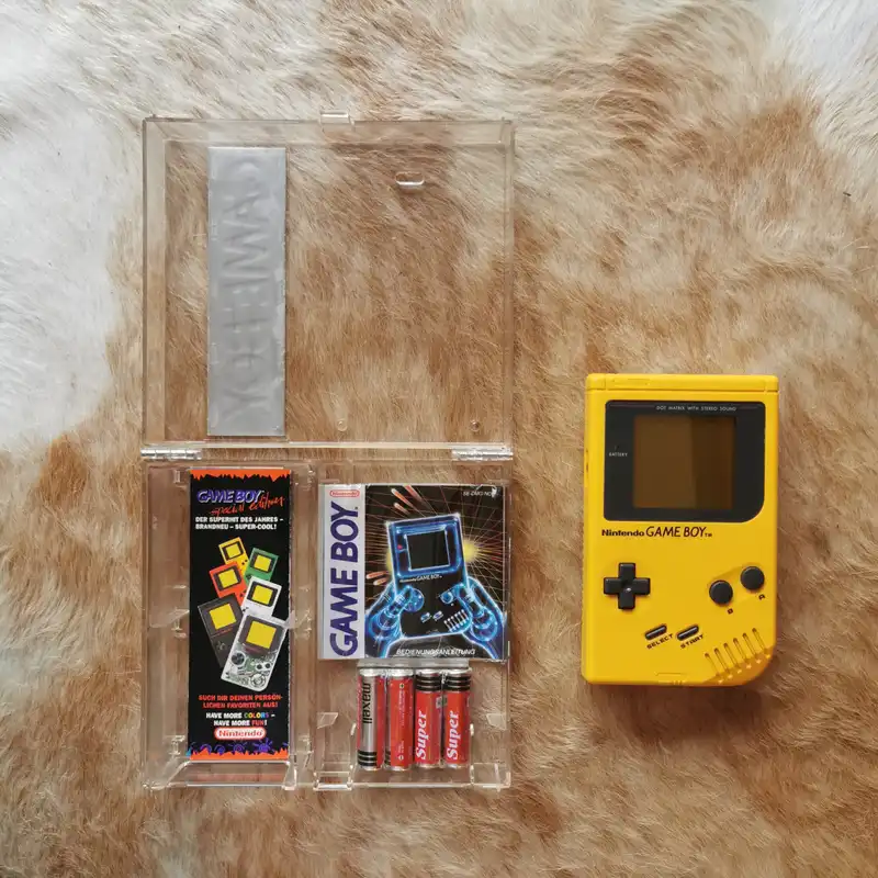  Nintendo Game Boy Crystal Case Yellow Console [NOE]