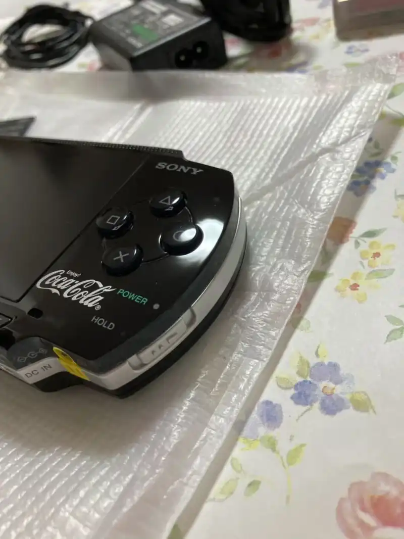 Sony PSP 1000 Coca-Cola Console - Consolevariations