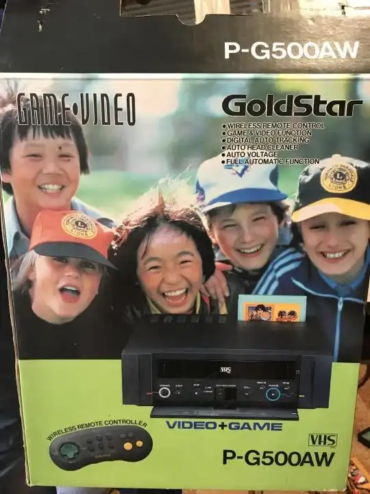  Goldstar Famicom P-G500AW Console